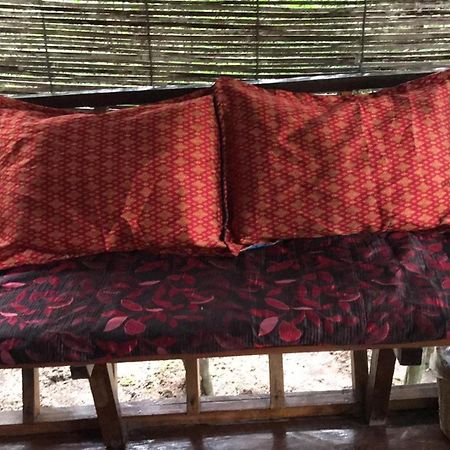 Retro Kampot Guesthouse Dış mekan fotoğraf