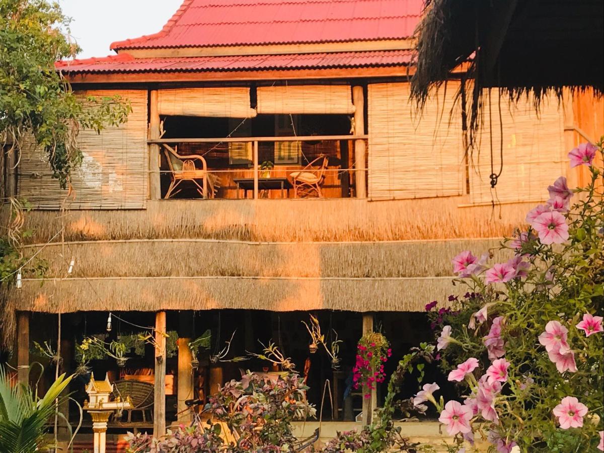 Retro Kampot Guesthouse Dış mekan fotoğraf