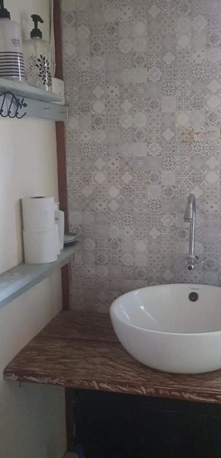 Retro Kampot Guesthouse Dış mekan fotoğraf