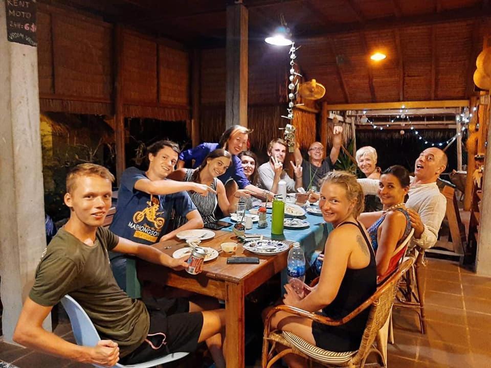 Retro Kampot Guesthouse Dış mekan fotoğraf
