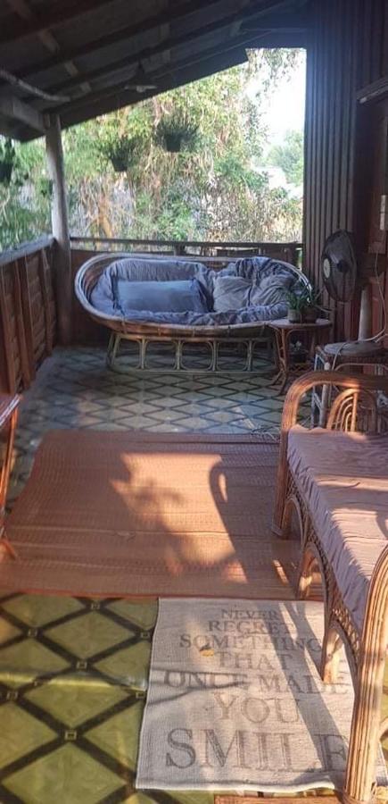 Retro Kampot Guesthouse Dış mekan fotoğraf