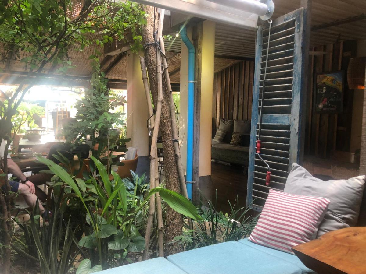 Retro Kampot Guesthouse Dış mekan fotoğraf