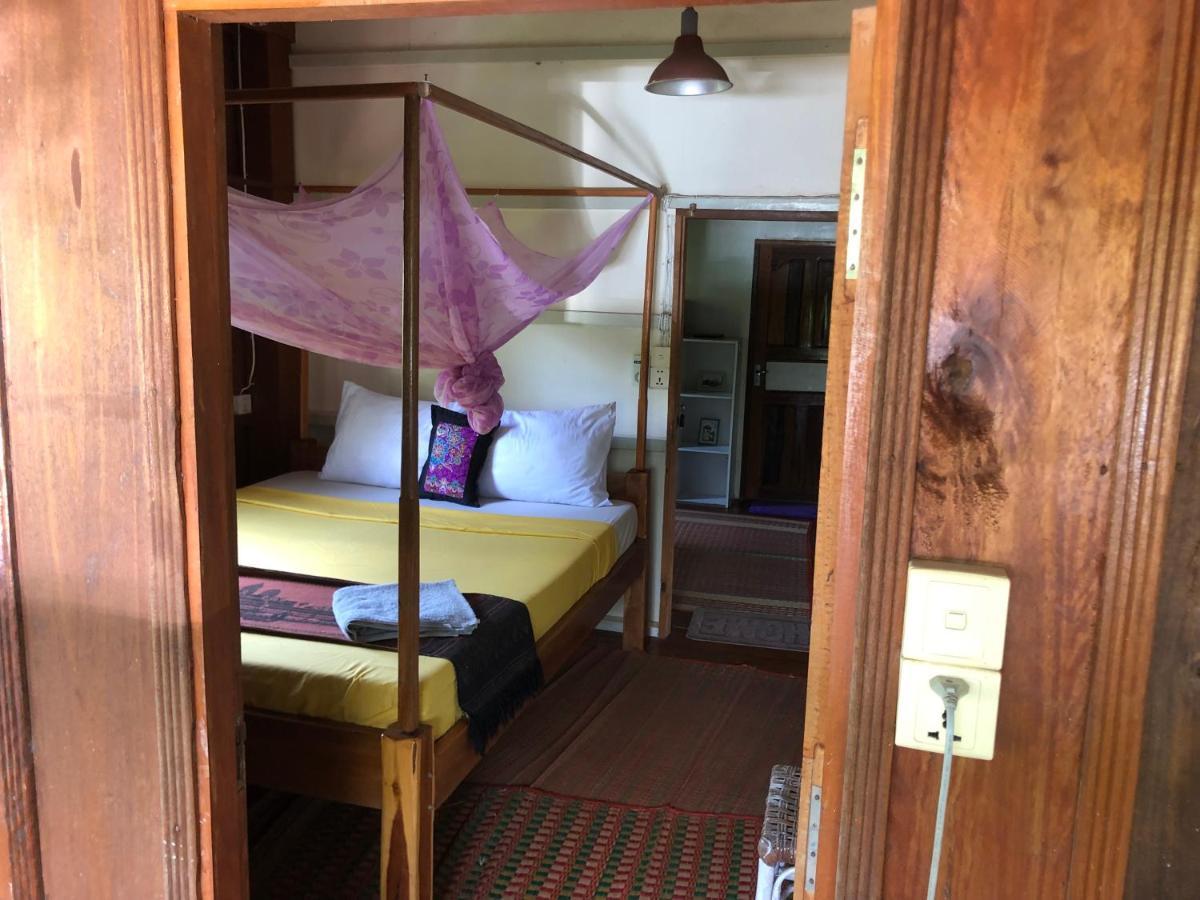 Retro Kampot Guesthouse Dış mekan fotoğraf