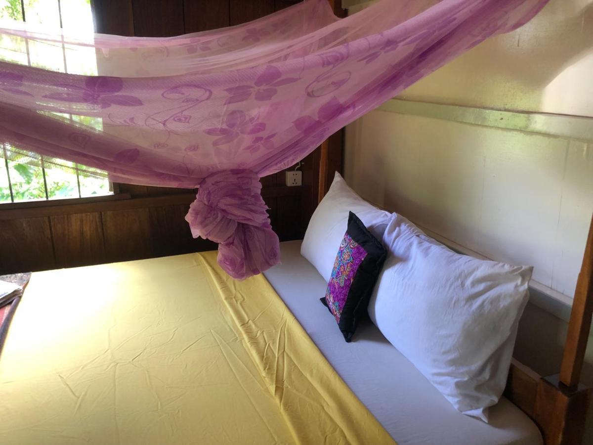 Retro Kampot Guesthouse Dış mekan fotoğraf