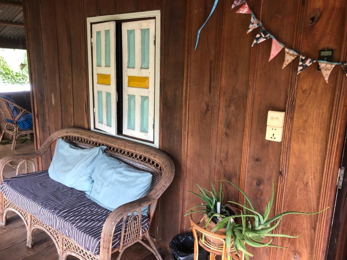 Retro Kampot Guesthouse Dış mekan fotoğraf