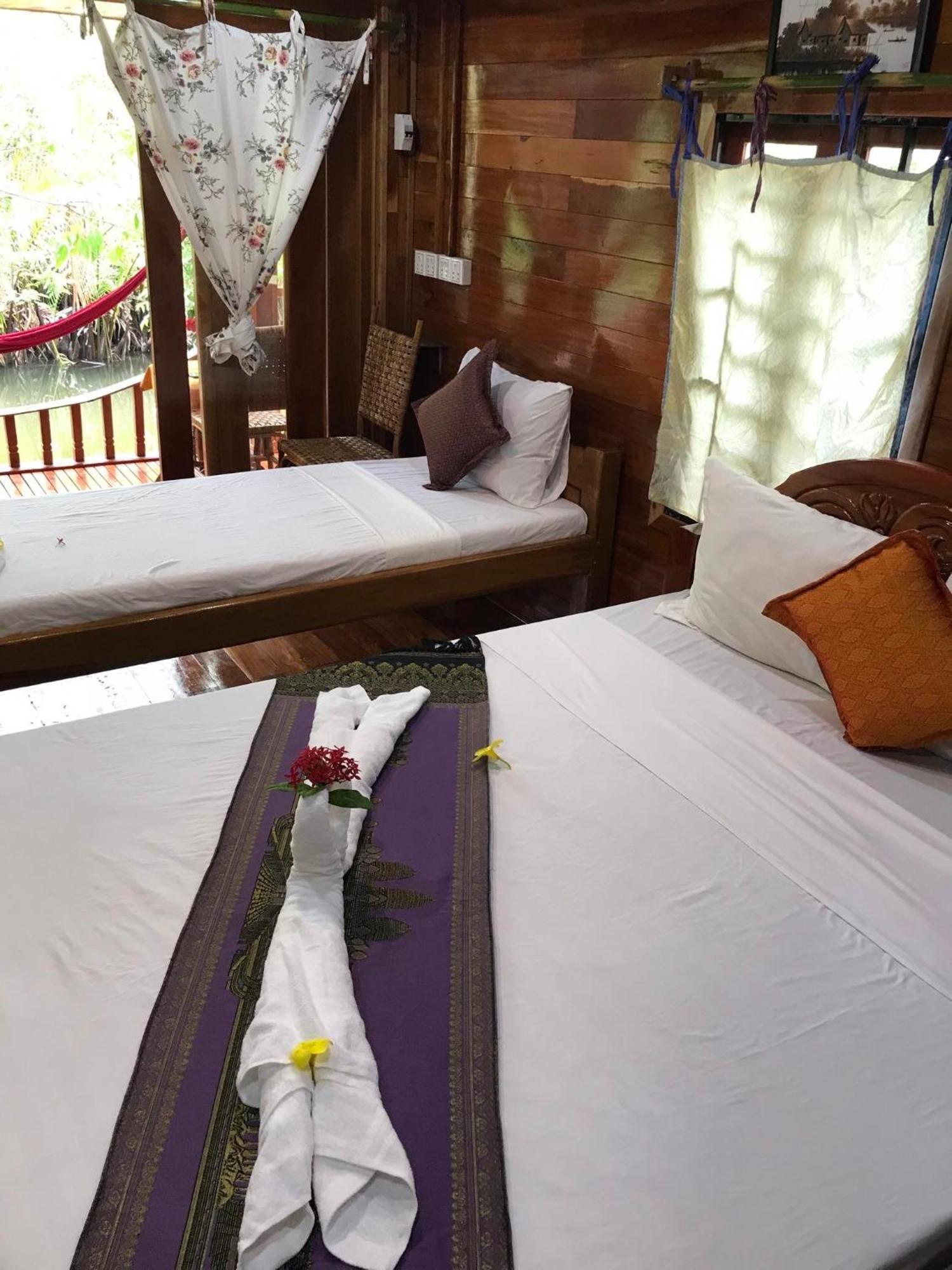 Retro Kampot Guesthouse Dış mekan fotoğraf