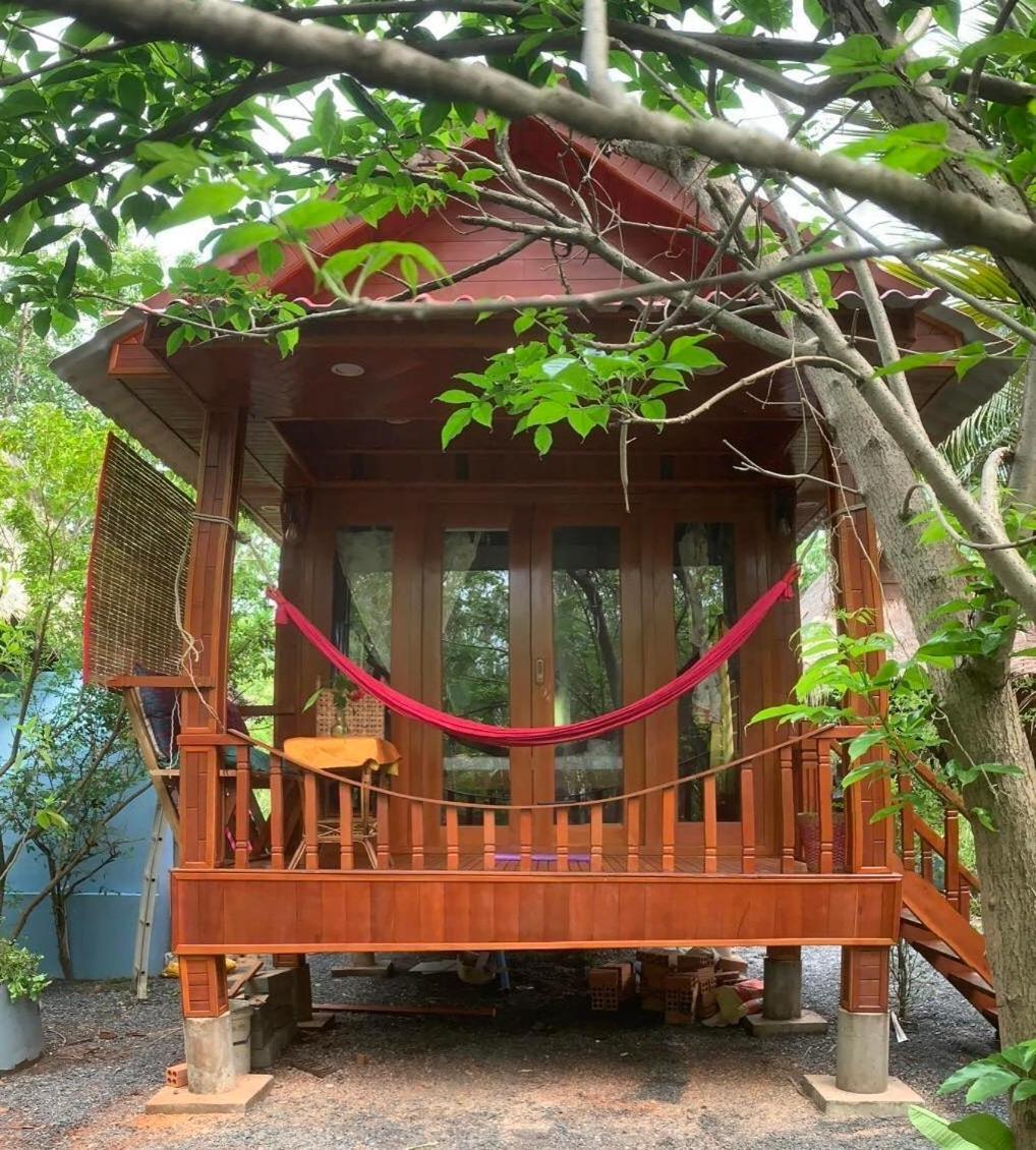 Retro Kampot Guesthouse Dış mekan fotoğraf