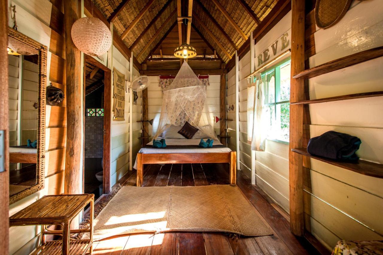 Retro Kampot Guesthouse Dış mekan fotoğraf