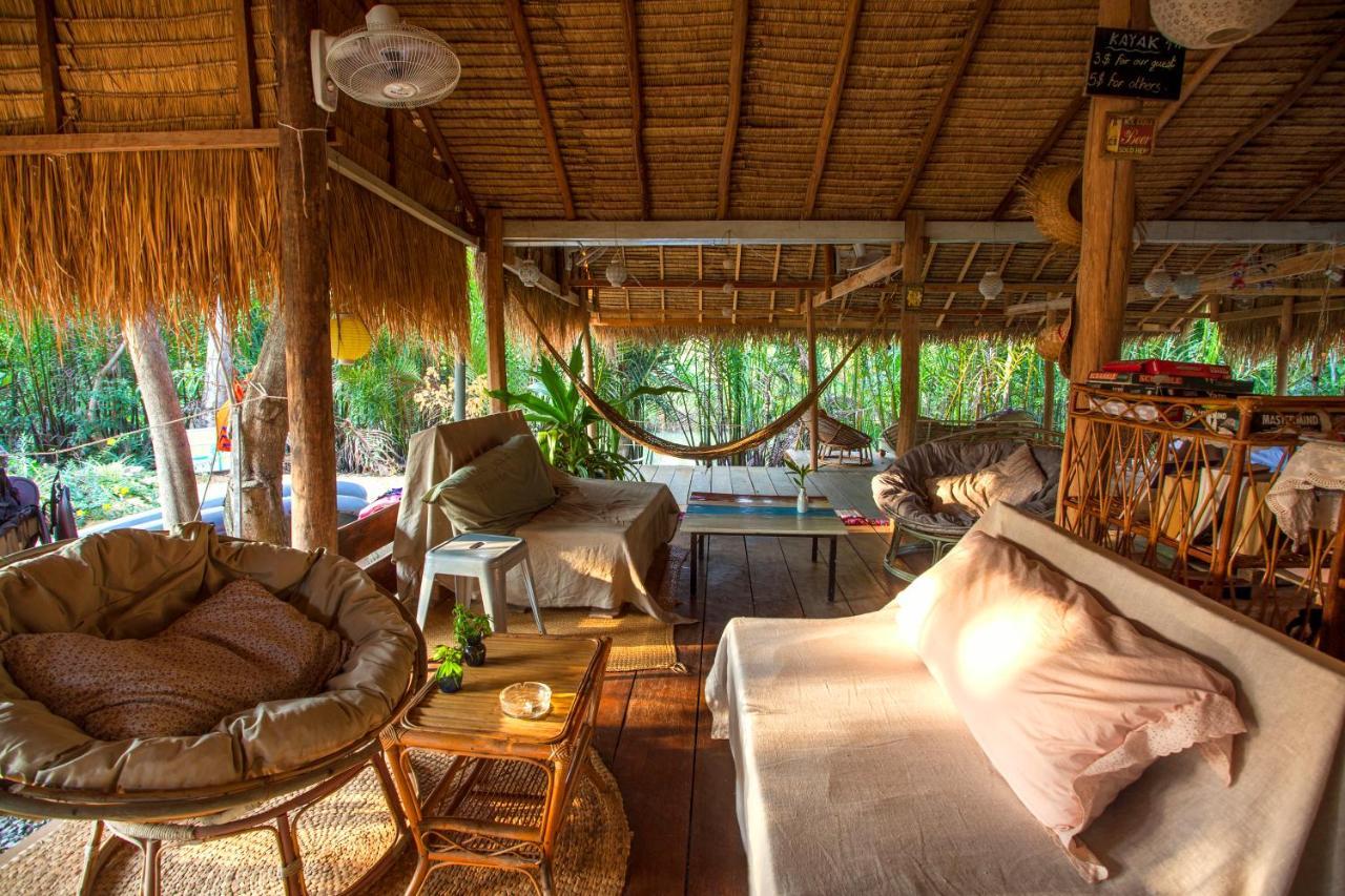 Retro Kampot Guesthouse Dış mekan fotoğraf